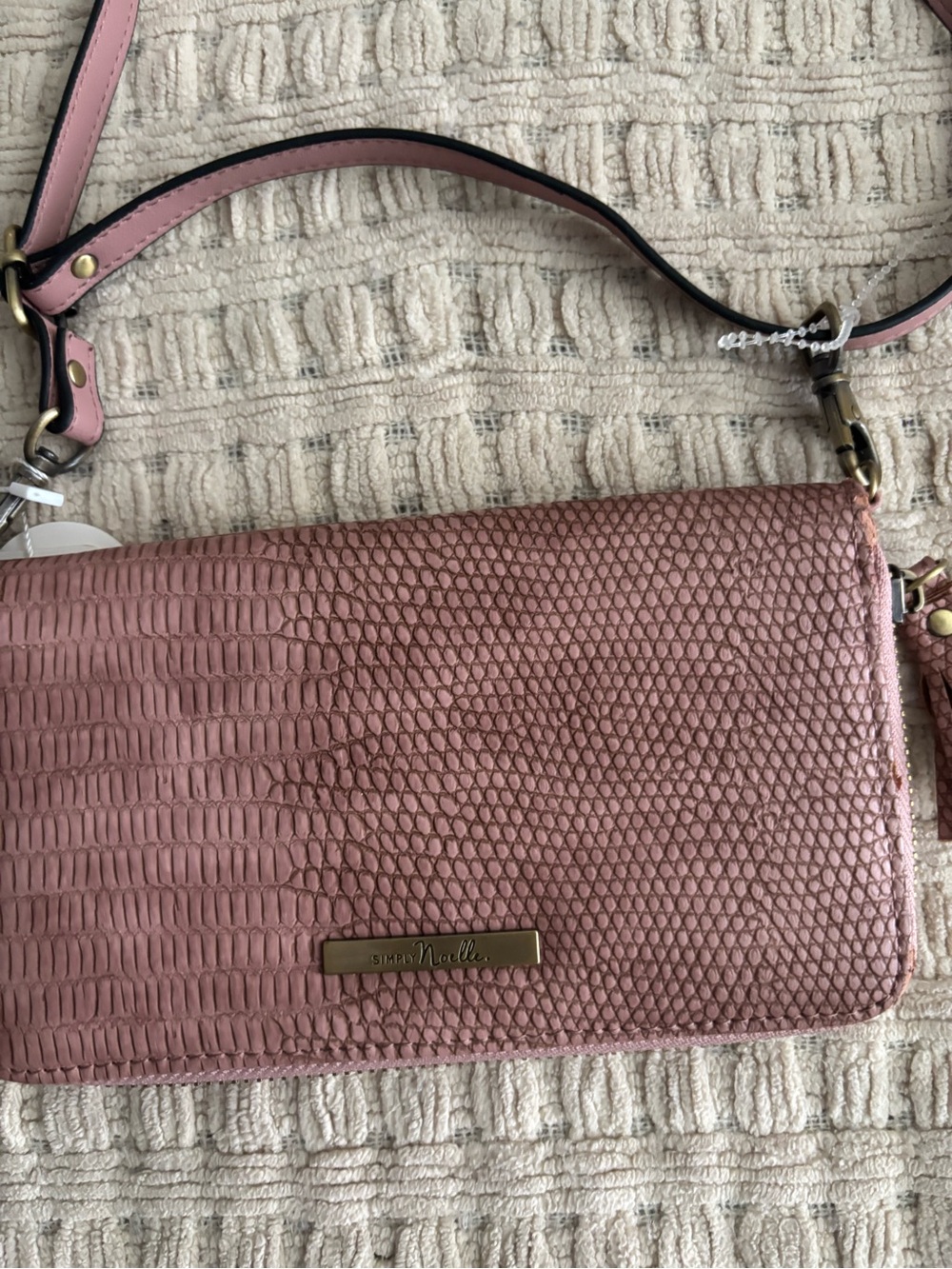 Simple Noelle Pink Textured Crossbody Bag with Gold Hardware - Picture 1 of 8